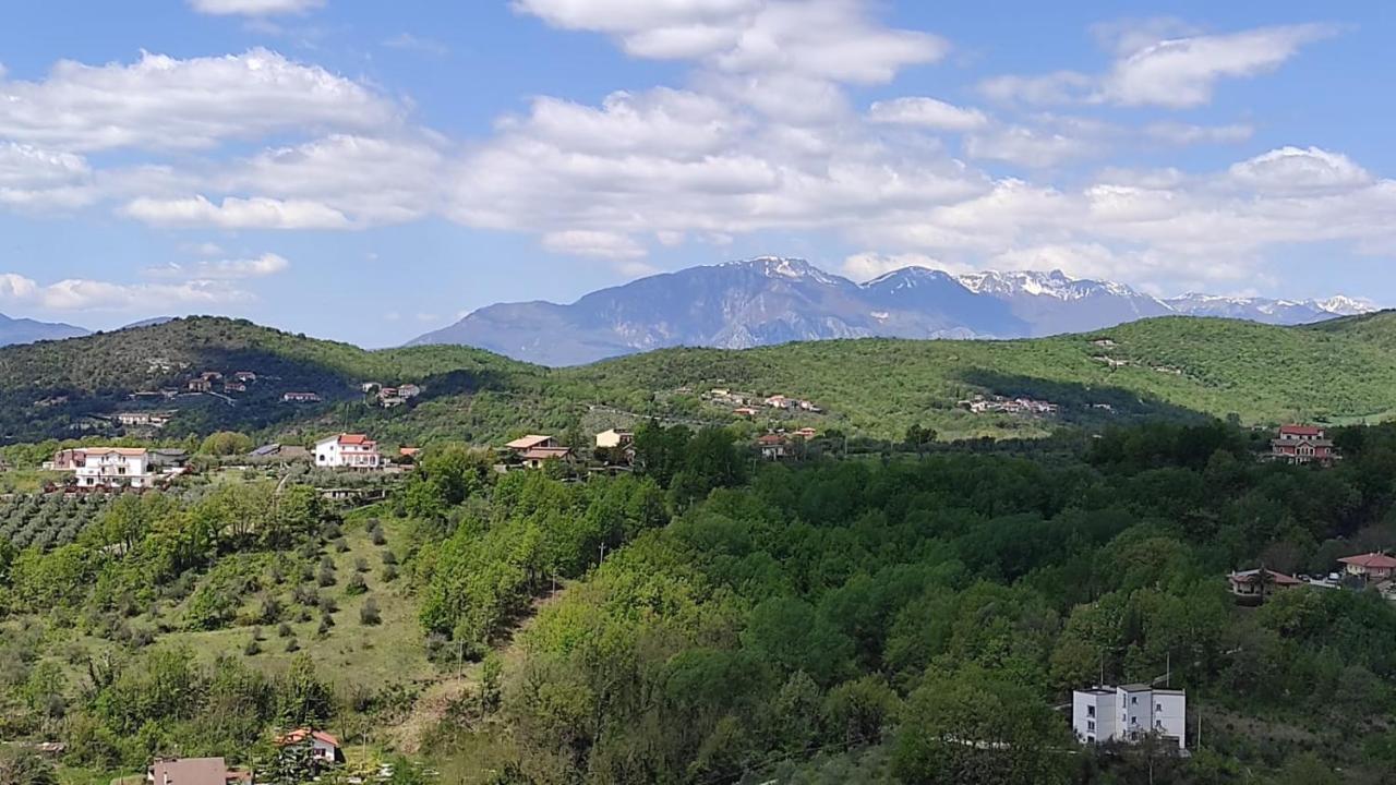 B&B La Finestra Sulle Mainarde - Isernia Bagian luar foto